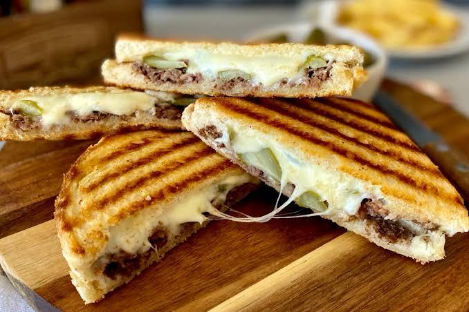 Kaşarlı Kavurmalı Tost